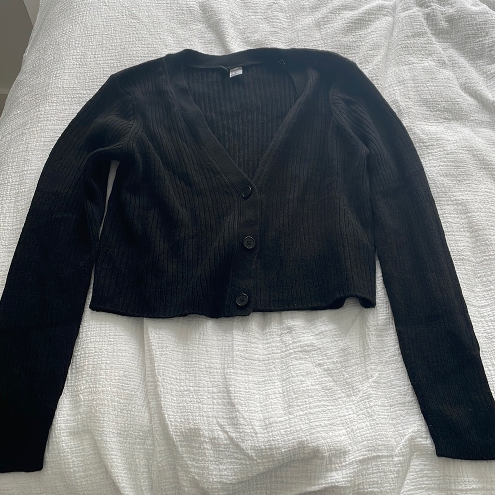 H&M cropped black cardigan (size XL)